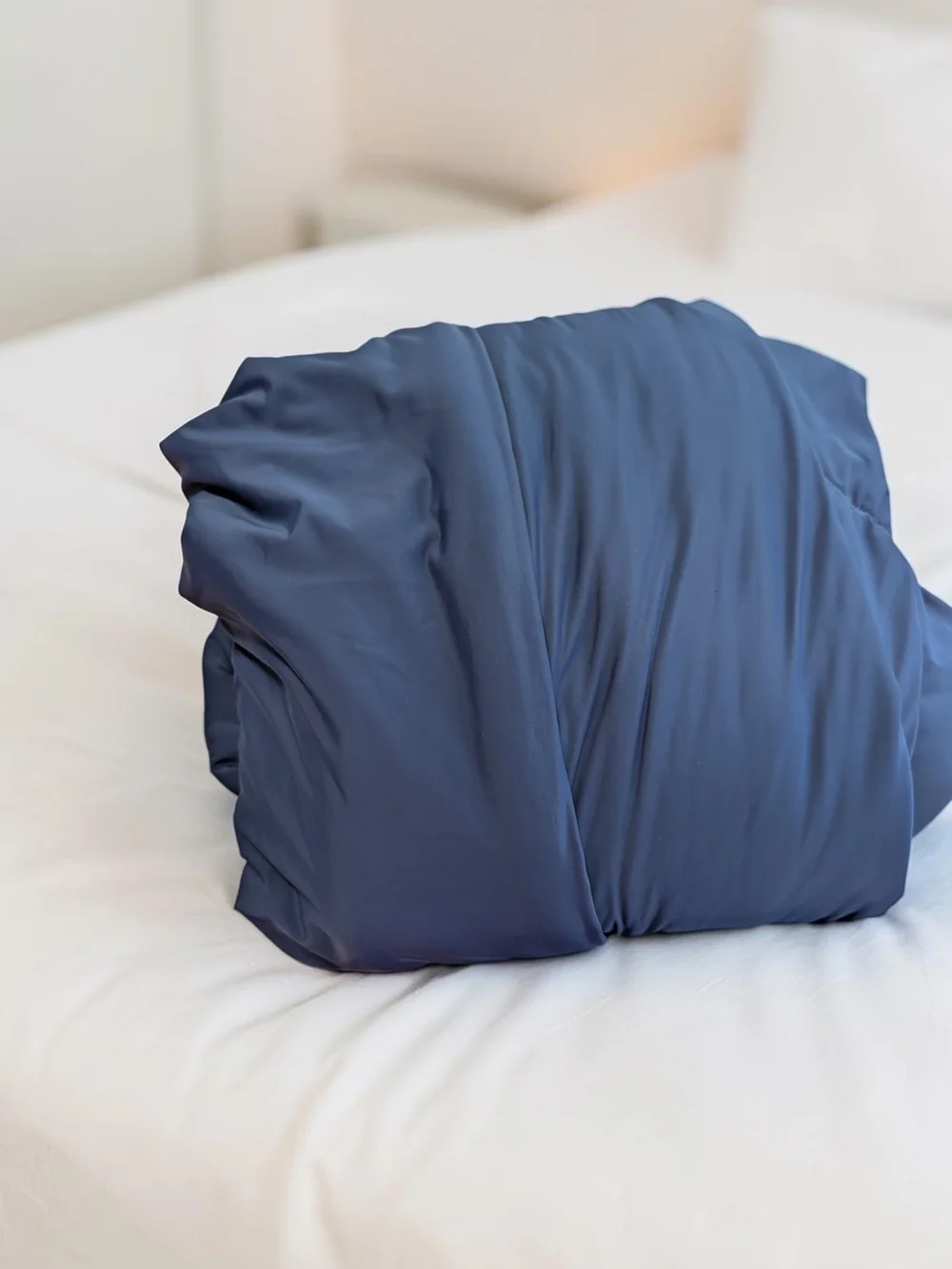 Boutique Reversible Cooling Comforter Navy & Light Blue Full/Queen 90x96 (EUC)